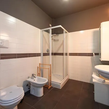 דירה Lovely Two-room In Loreto מילאנו