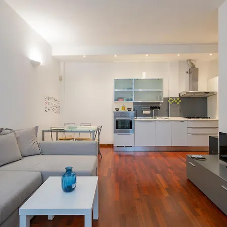 Lovely Two-room In Loreto דירה מילאנו